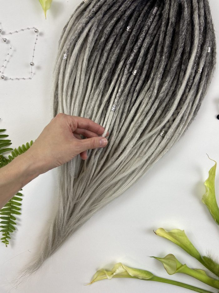 Dunkelgraue synthetische Dreadlocks Foto 02