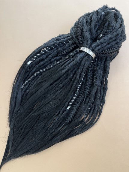 Schwarz texturierte Dreadlocks
