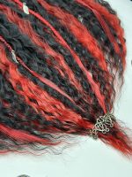 Rot Schwarz lockige Dreadlocks Foto 08