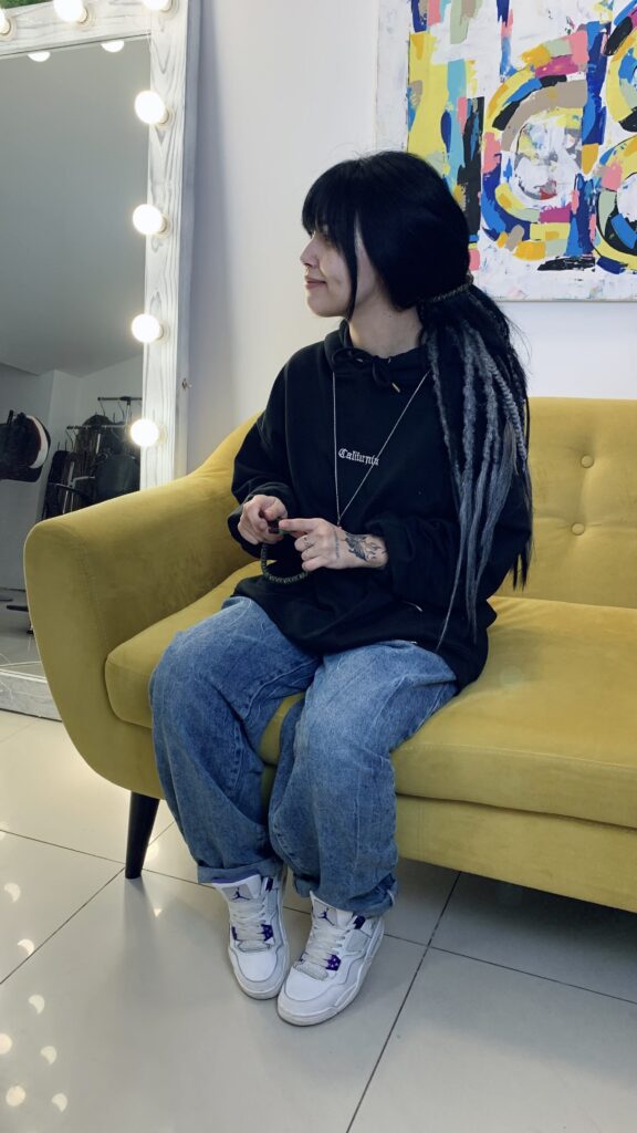 Schwarz-Grau Ombre Texturierte Dread Extensions — Temporäre Hinterkopf-Installation