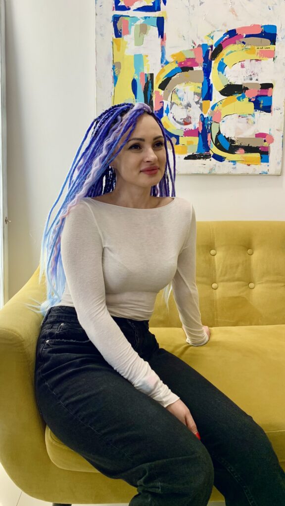 Lockige und glatte synthetische Dreadlocks gemischt — Kontrast-Installation