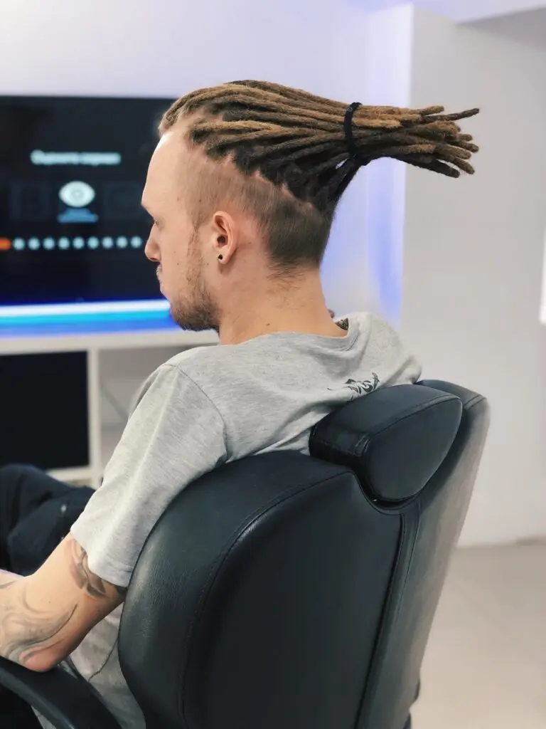 Natürliche Remy Echthaar Dreadlock Extensions — Saubere Blend-Installation