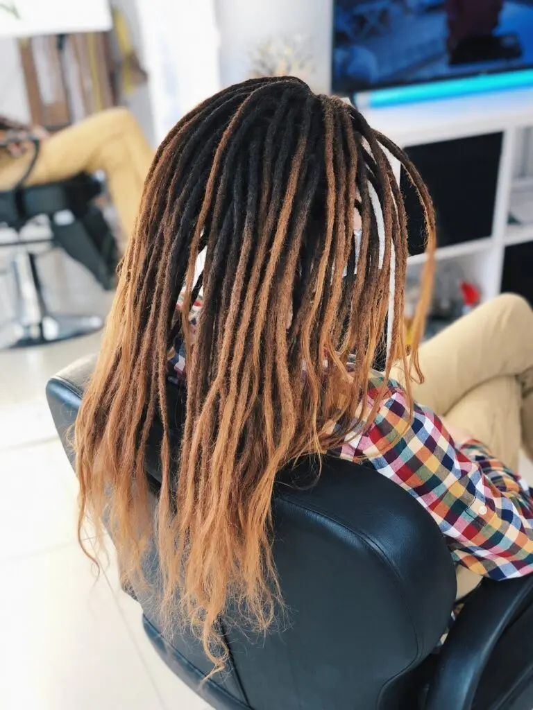 Yulias natürliche Dreadlocks — ohne Extensions, Häkeltechnik